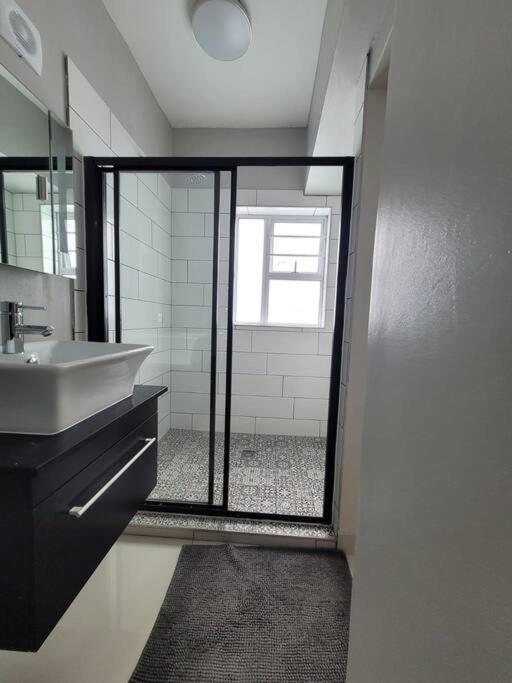 Downstairs @38 Appartement Port Elizabeth Buitenkant foto