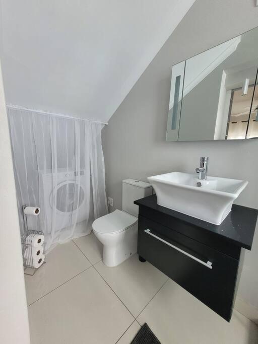 Downstairs @38 Appartement Port Elizabeth Buitenkant foto